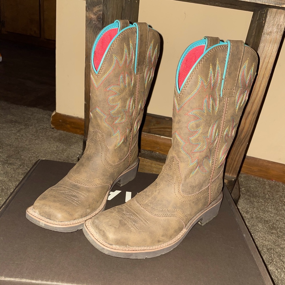 Women’s Size 7 Delilah Ariat Boots